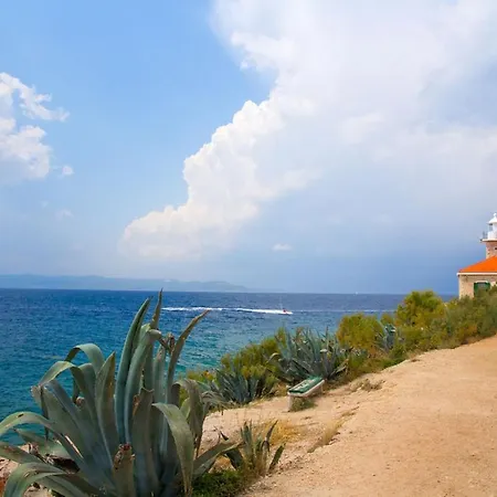 Sanctus Petrus Lighthouse * Makarska